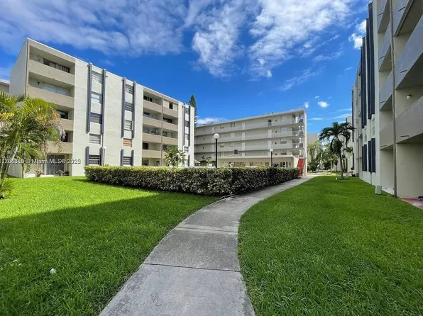 10000 NW Eighty Court Samari Lcks APT 252, Hialeah, FL 33016