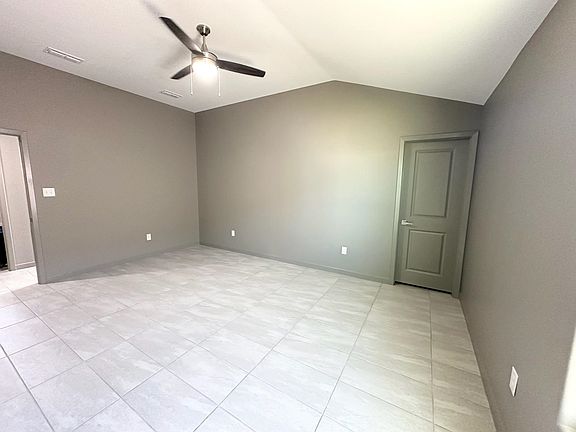 5th image of 146 Gillian Dr