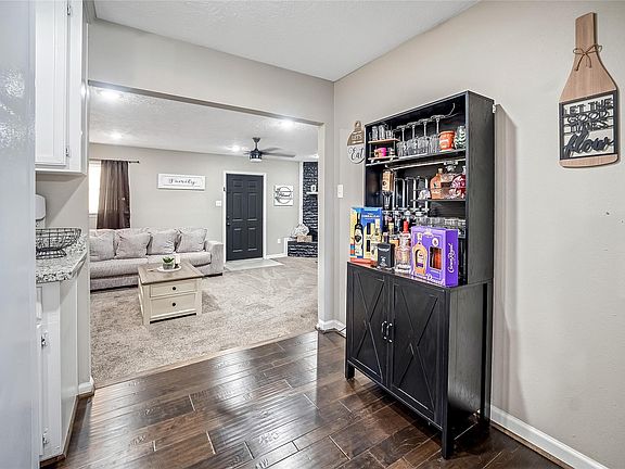 4th image of 2214 View St