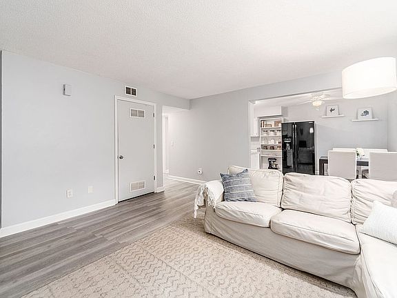 5th image of 4819 Middletowne St Unit 24-4819F