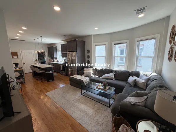 440 Windsor St #2, Cambridge, MA 02141