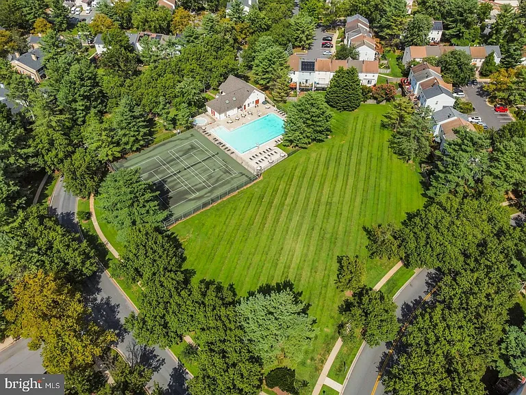18005 Sunset Lake Ct — Photo 38