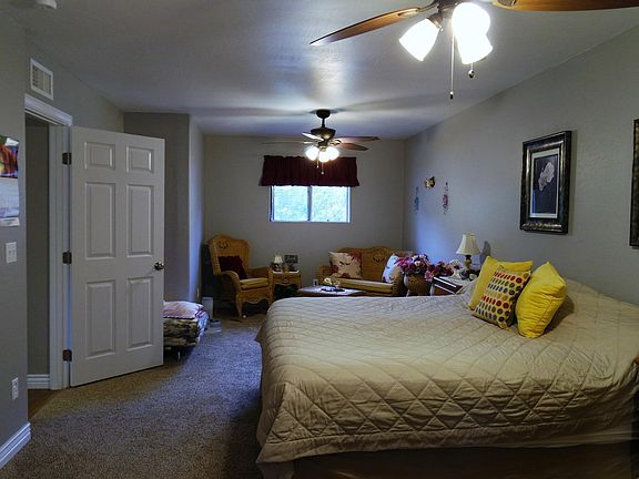 4th image of 821 E OWENS Street