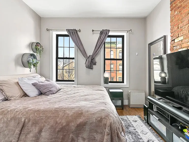 40 Granite St #2R — Photo 4