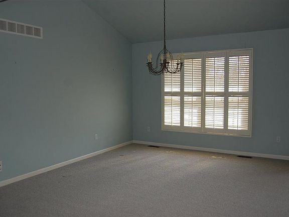 4th image of 6301 Dogwood Ct