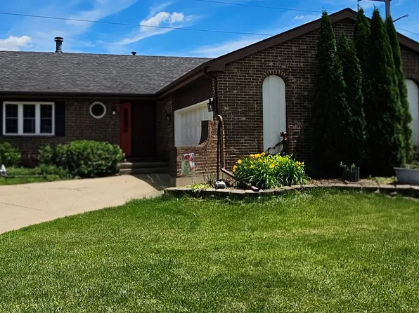 1310 Janet St, Sycamore, IL 60178