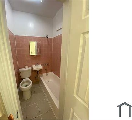 3rd image of 17 E 204th St #3E