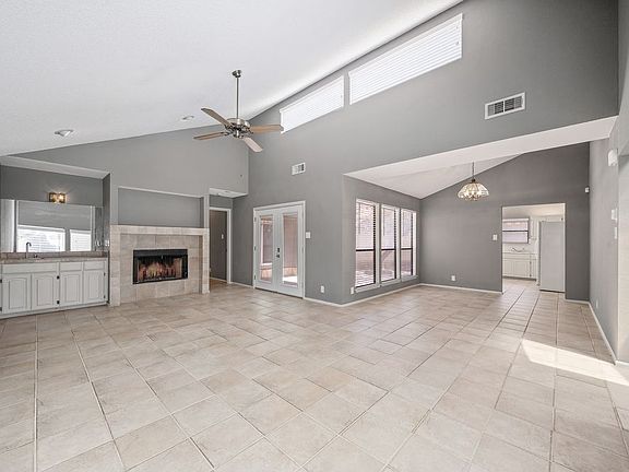 5th image of 15234 Arroyo Moss St