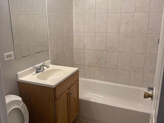 4th image of 1613 W 87th St #302