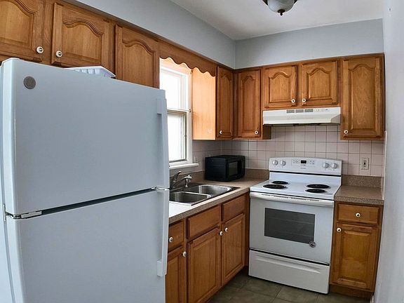 4th image of 79B Wertman Ln #B