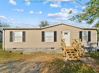 1402 3rd St, Milton, WV 25541