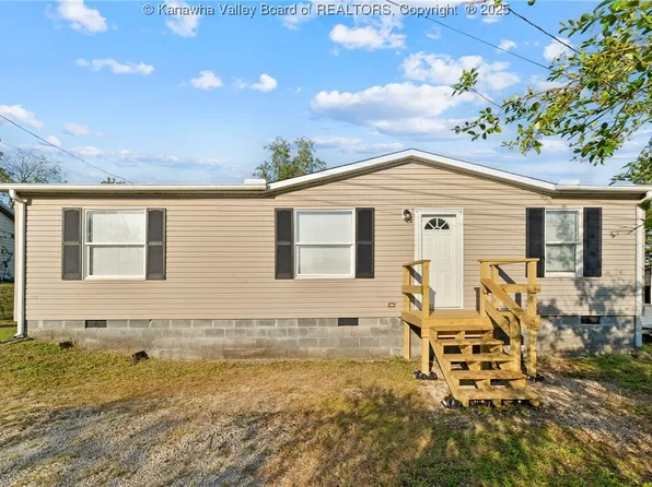 1402 3rd St, Milton, WV 25541