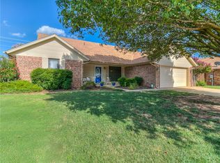 2320 Eastridge Cir, Moore, OK 73160