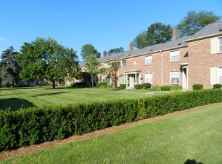 939 Vernier Rd, Grosse Pointe Woods, MI 48236