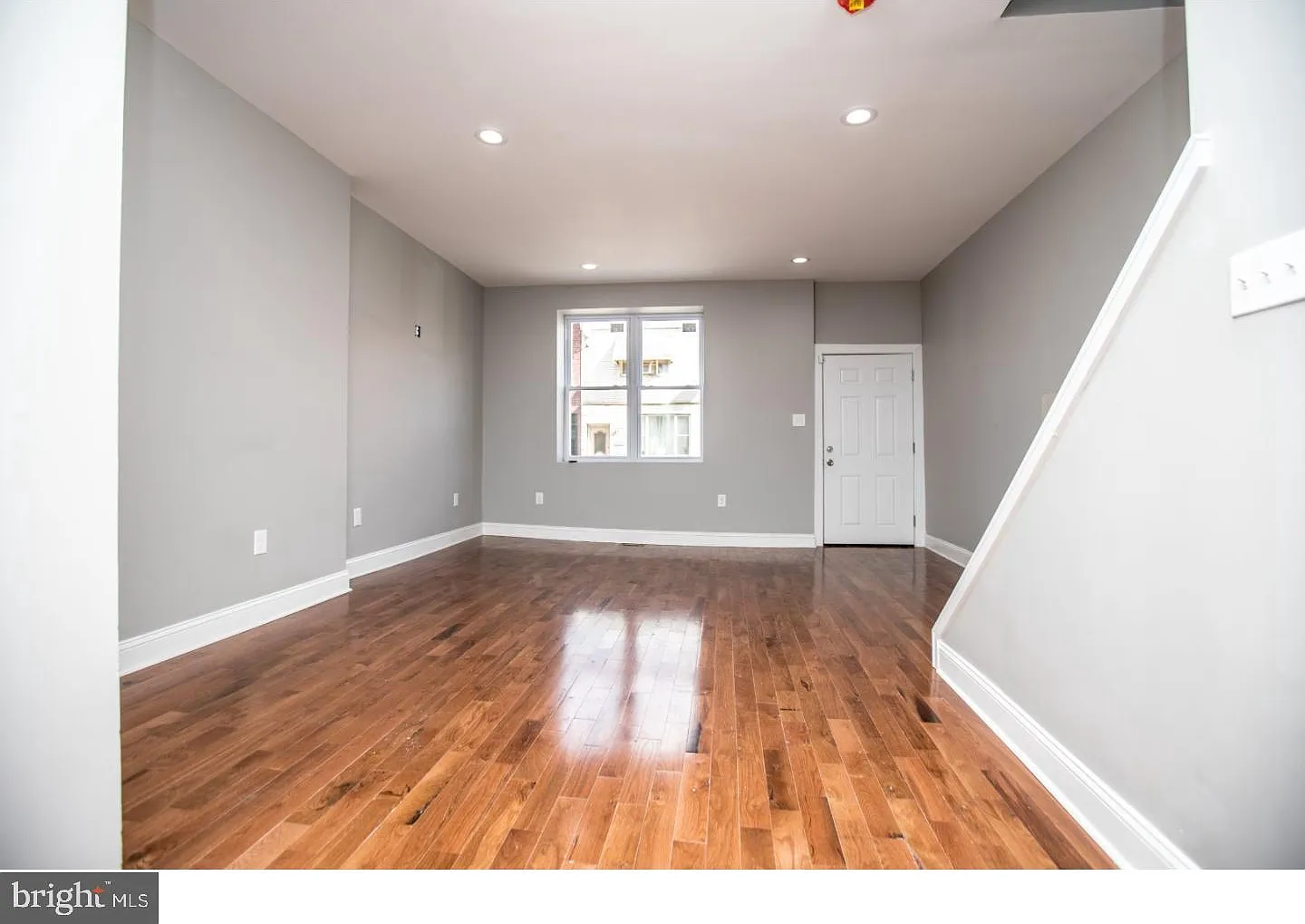 3 bed, 1.5 bath, 1288 sqft, $2,100 — Photo 3