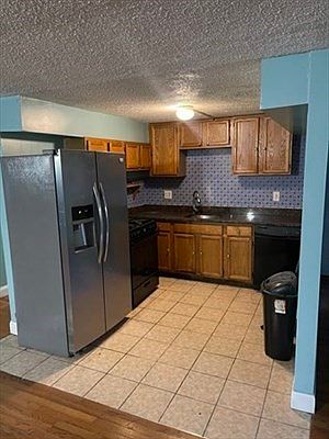 4th image of 85 Munroe St