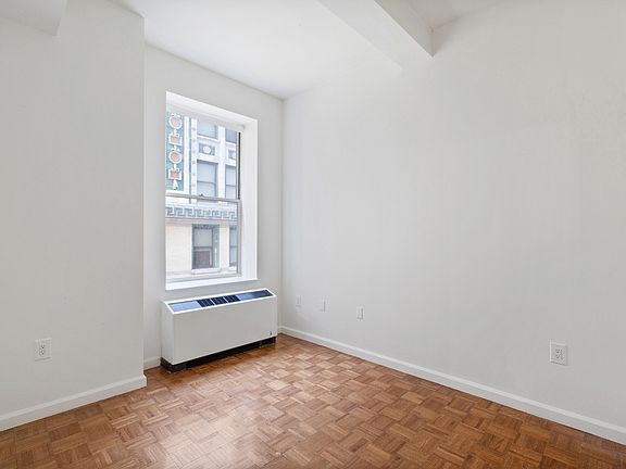 4th image of 63 Wall St APT 2304