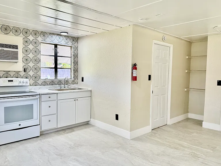 804 W Saint Petersburg Dr #804 — Photo 42