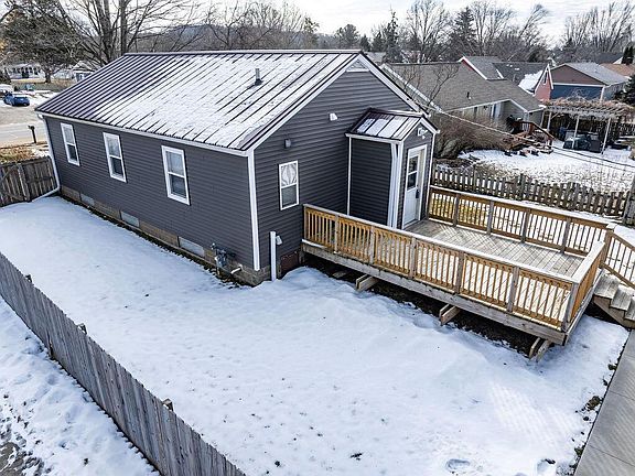 3rd image of 412 Long Coulee ROAD