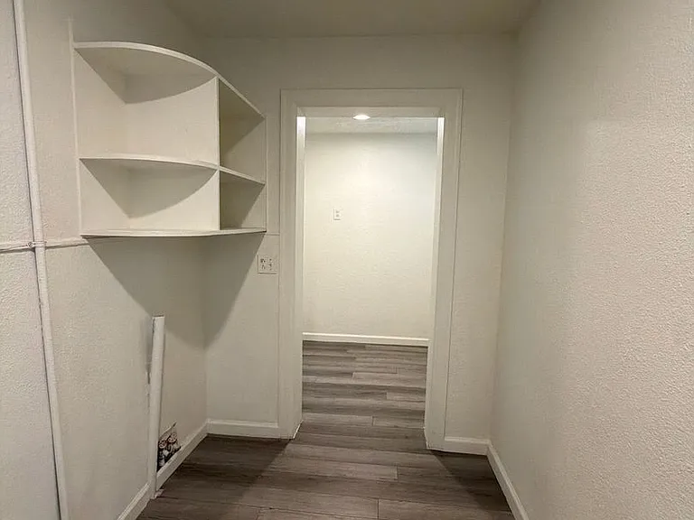 2410 Englewood Ave — Photo 26