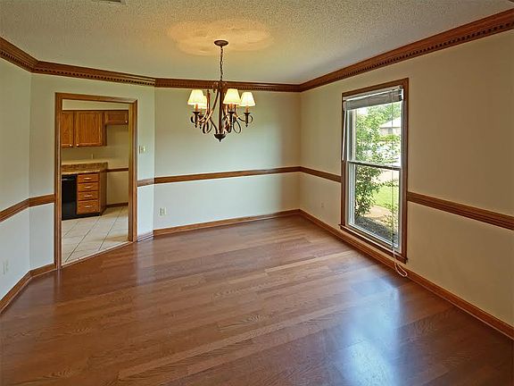 2nd image of 8395 Shingle Oaks Dr