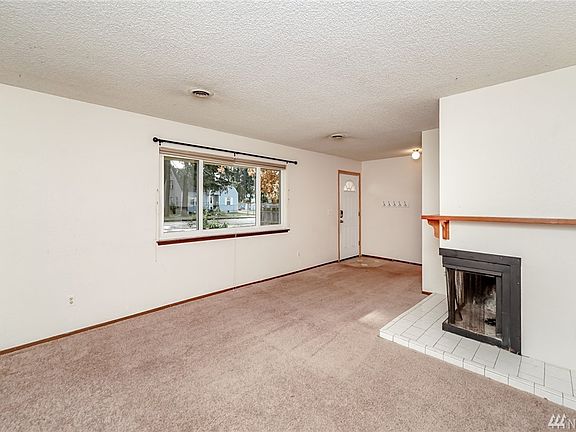 5th image of 1125 E 70th St