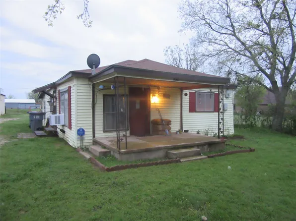 930 Bayport Dr, Lancaster, TX 75134