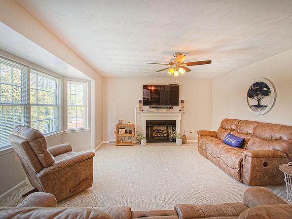 2nd image of 376 Sunflower Dr