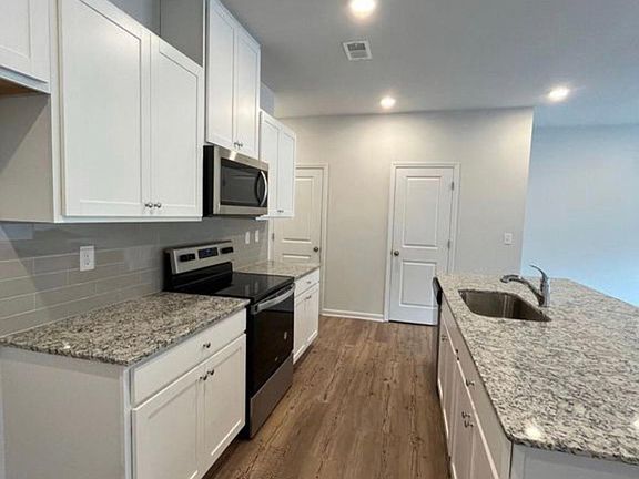 4th image of 30 Lumpkin Ln