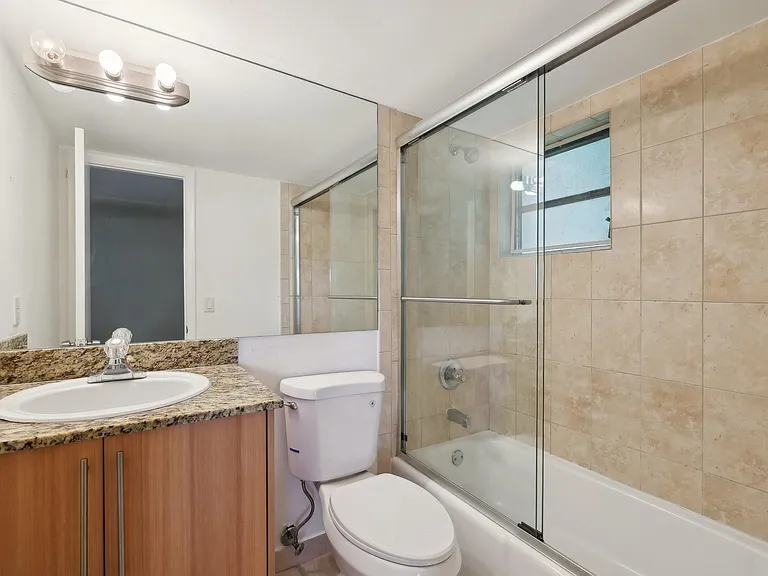 1125 NE 16th Pl #205 — Photo 22