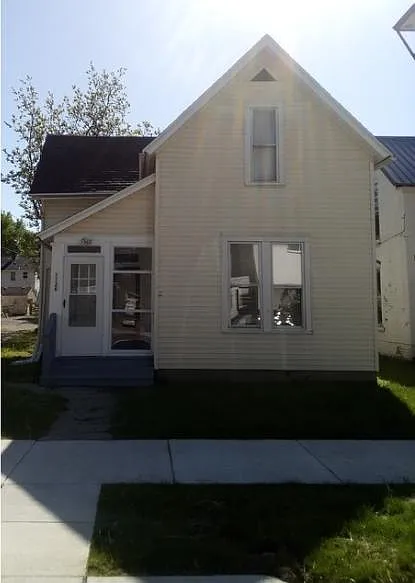 1126 Degroff St #1