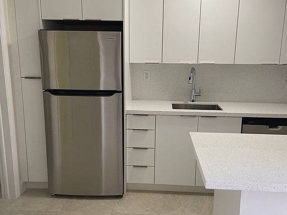 3rd image of 1078 NE 39th St APT 8