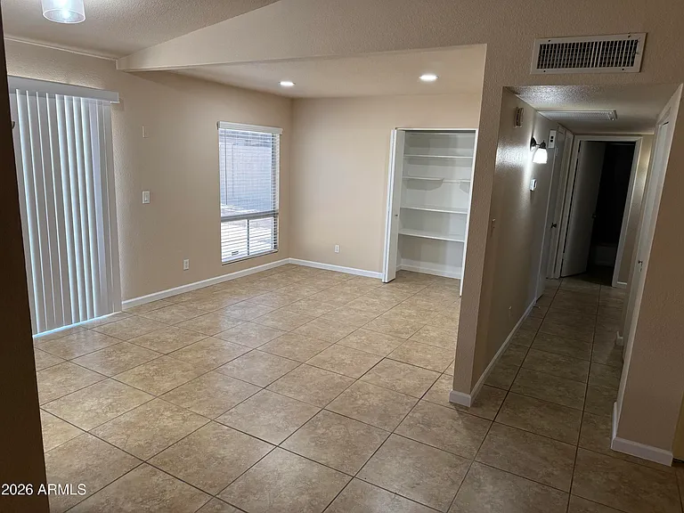 5138 W Vogel Ave — Photo 6