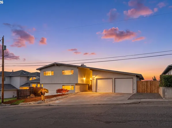 907 E 18th St, The Dalles, OR 97058