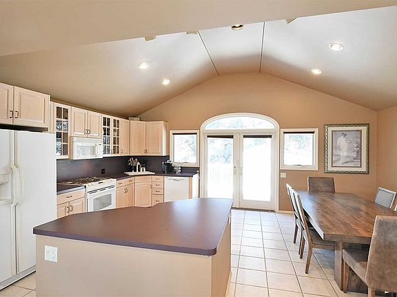 2nd image of 31 Coronet Ln