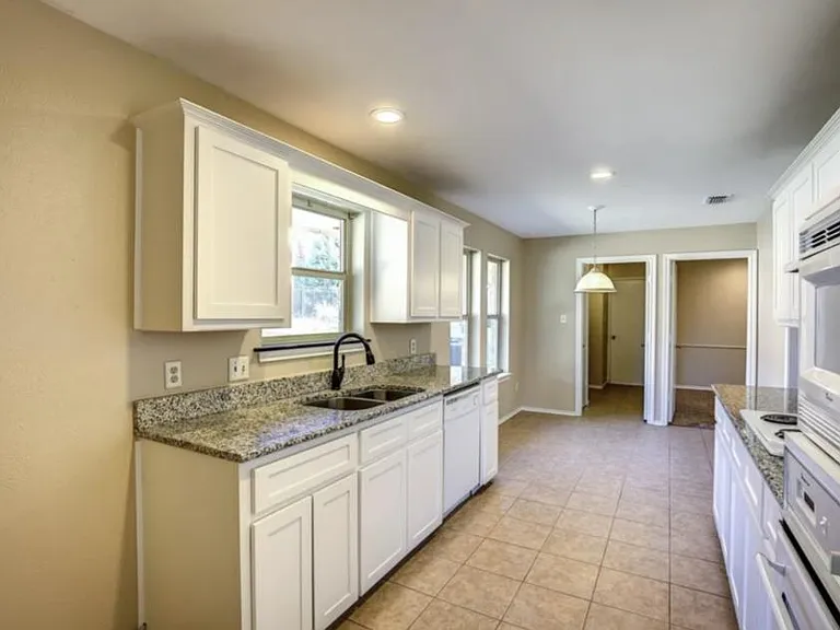 102 Teakwood Dr — Photo 5