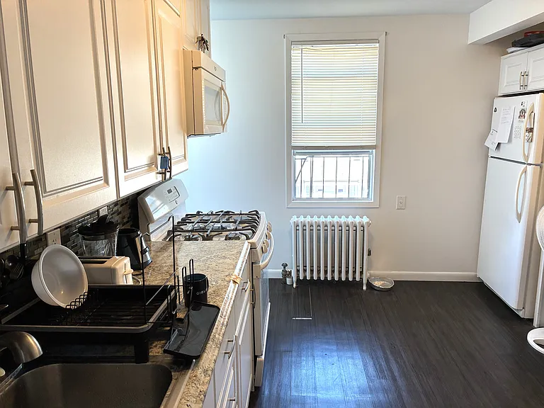 Iris Ave — Photo 1