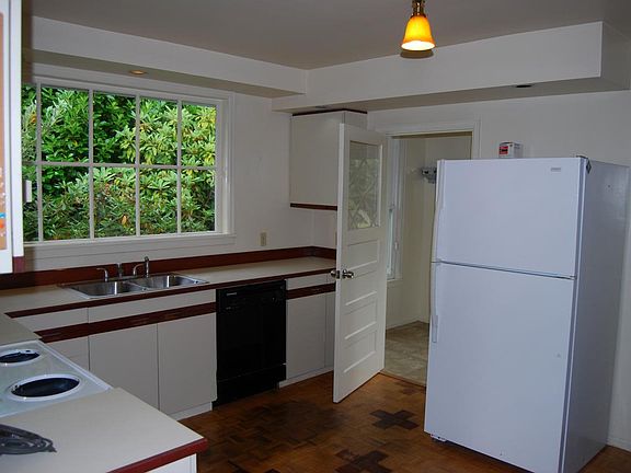 5th image of 14272 108th Ave NE