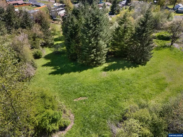 220 21st Ave, Sweet Home, OR 97386