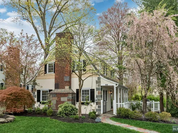 66 Gilbert Rd, Ho Ho Kus, NJ 07423