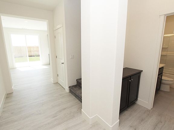2nd image of 1105 Pearl Dr