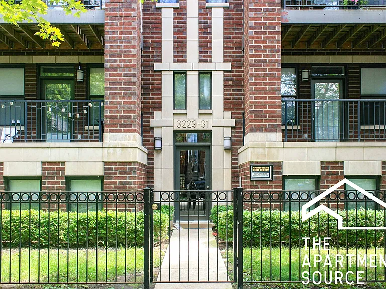 3235 N Kenmore Ave #3 — Photo 13