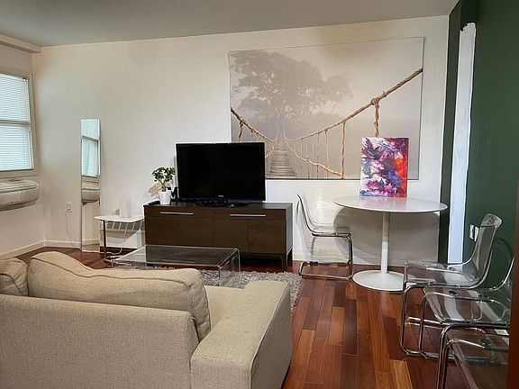 4th image of 440 Richards St #301