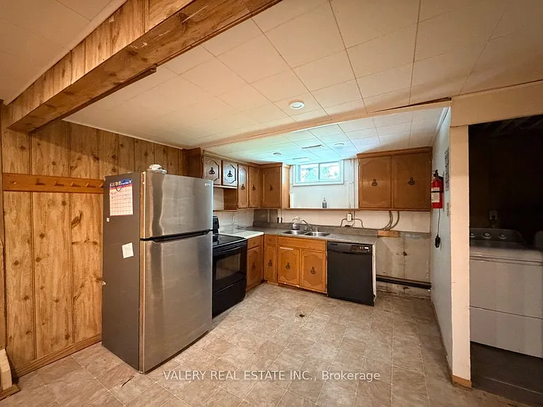 63 Paperbirch Cres #B — Photo 7