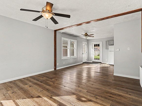5th image of 203 Pioneer St