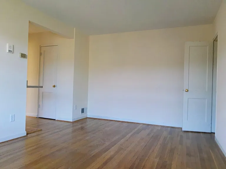 319 12th St NE #5 — Photo 5