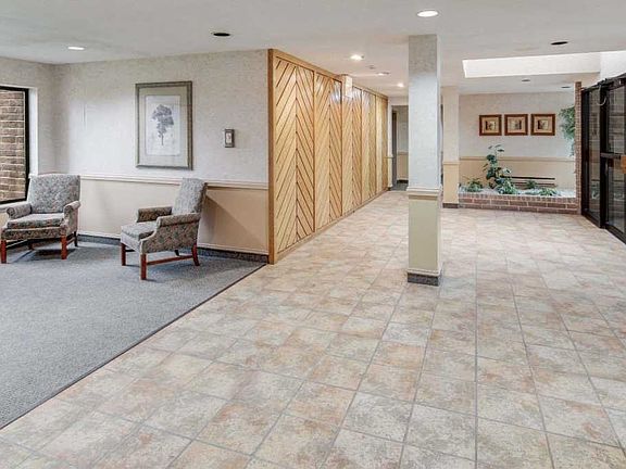 5th image of 5047 Valleyway Dr #11