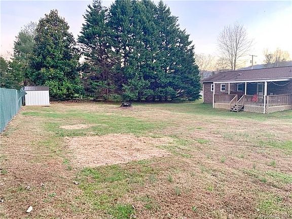 5th image of 301 Valdese Dr