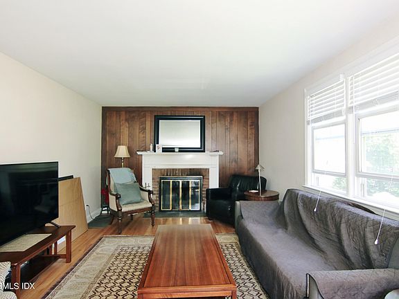4th image of 42 Byram Terrace Dr