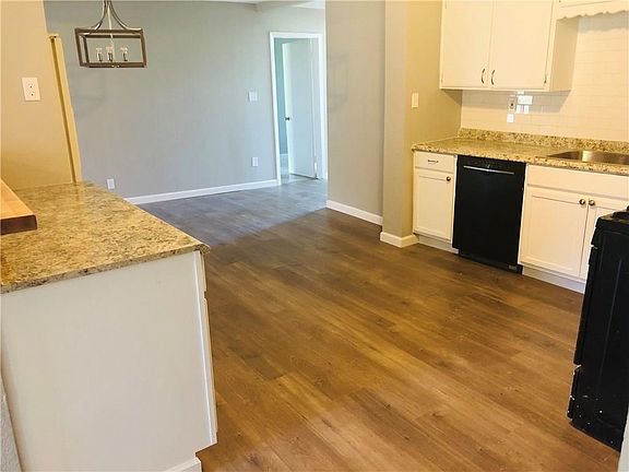 5th image of 405 Flowers St